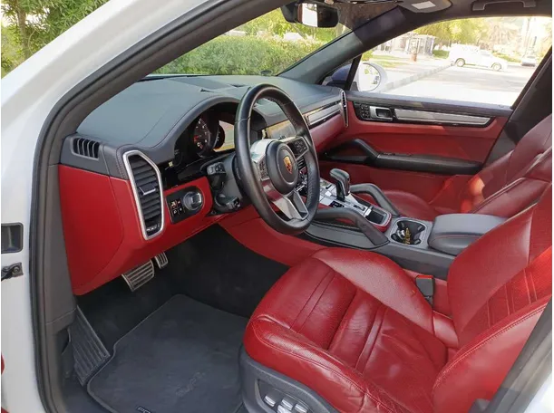 Car image 11