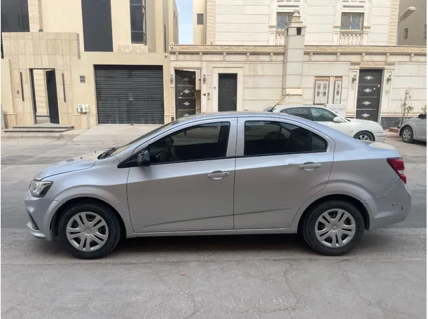 Car image 8