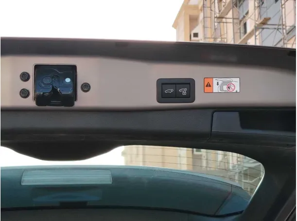 Car image 37