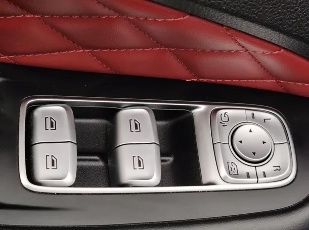 Car image 27