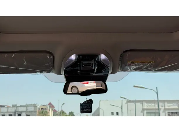 Car image 24