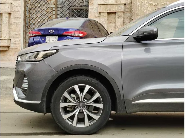 Car image 9