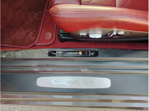 Car image 27
