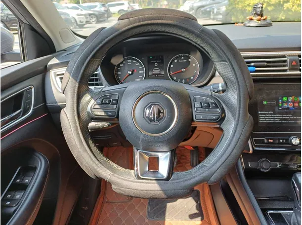 Car image 14