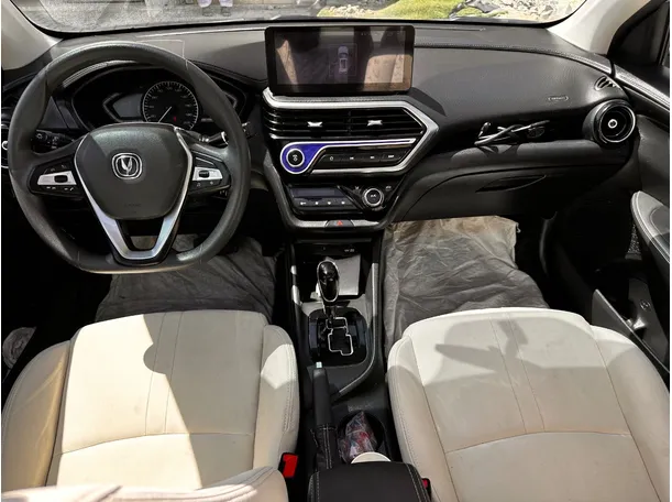 Car image 16
