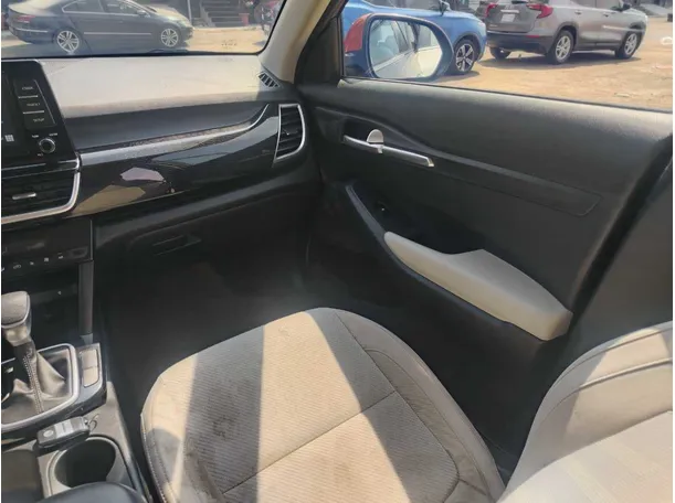 Car image 25