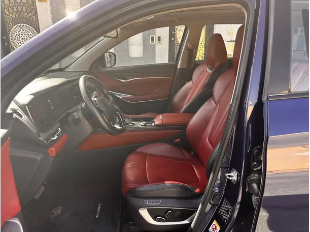 Car image 12