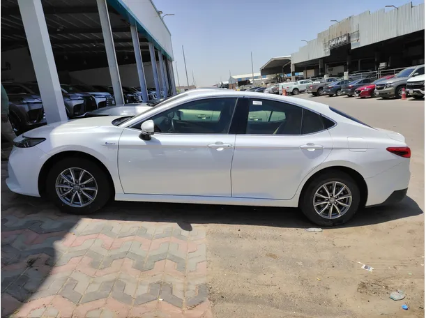 Car image 8