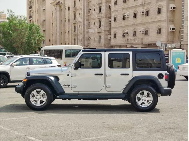 Car image 8