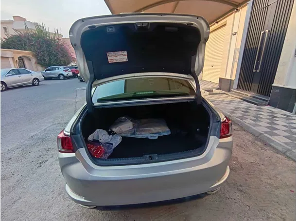 Car image 27