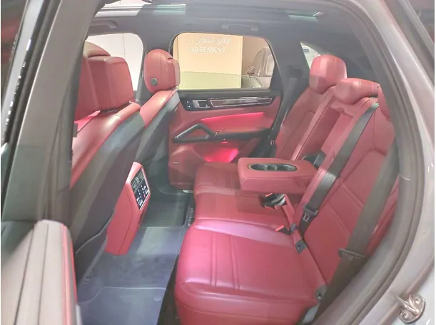 Car image 13