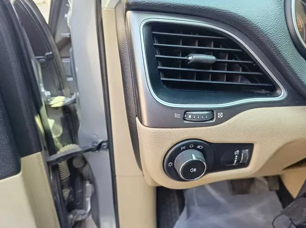 Car image 28