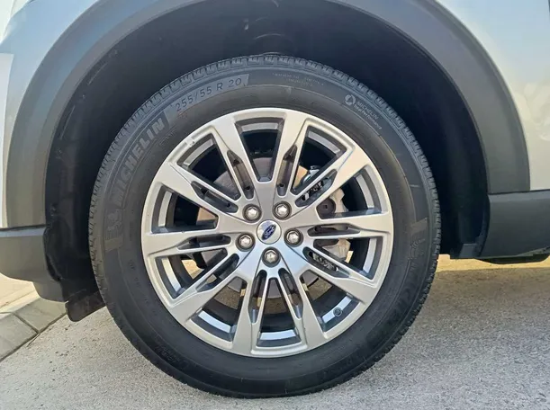 Car image 10