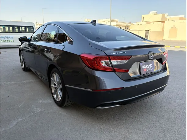 Car image 7