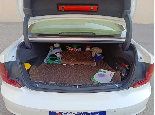 Car image 30