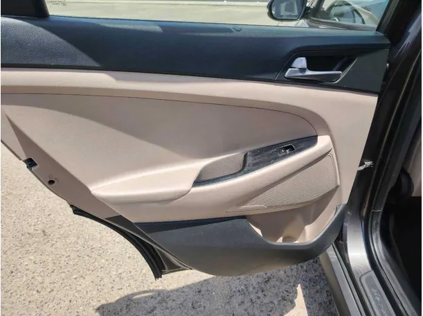 Car image 32