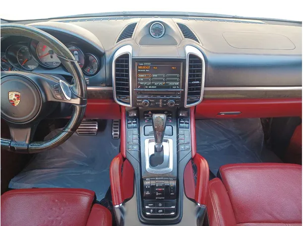 Car image 14