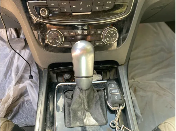 Car image 15