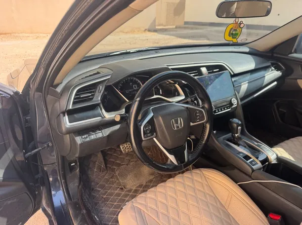 Car image 11