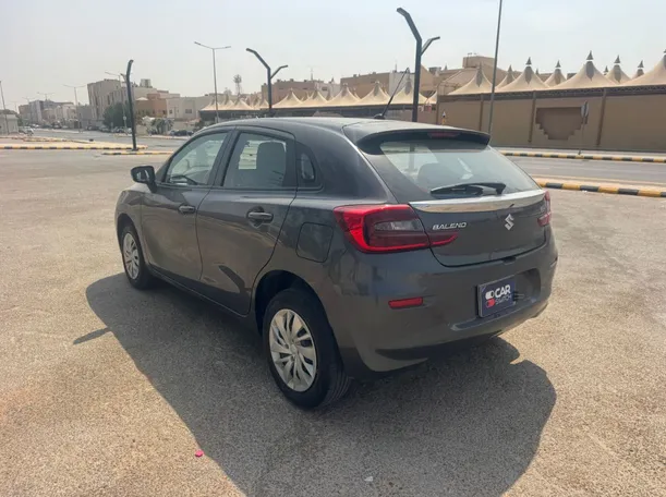 Car image 7