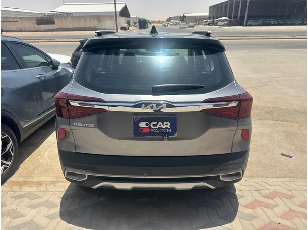 Car image 5