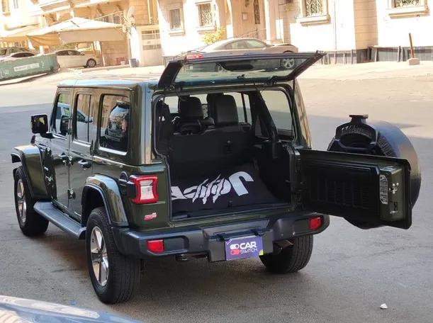 Car image 25