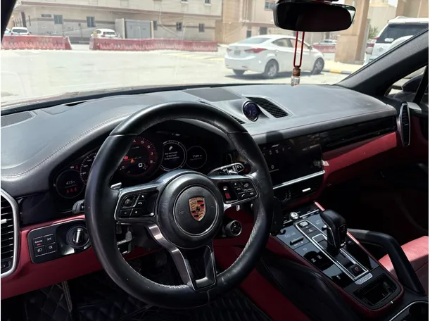 Car image 12