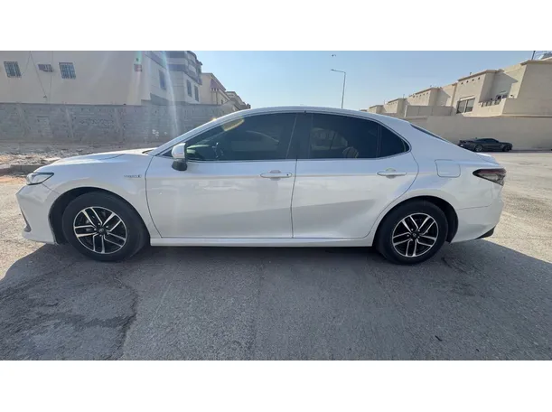 Car image 7