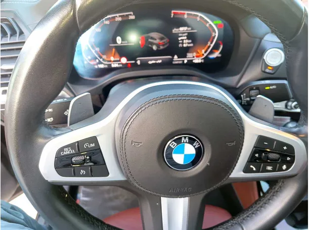 Car image 26
