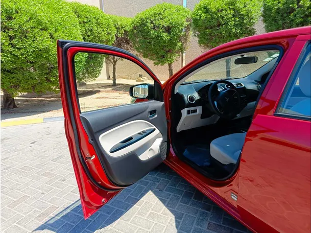 Car image 10