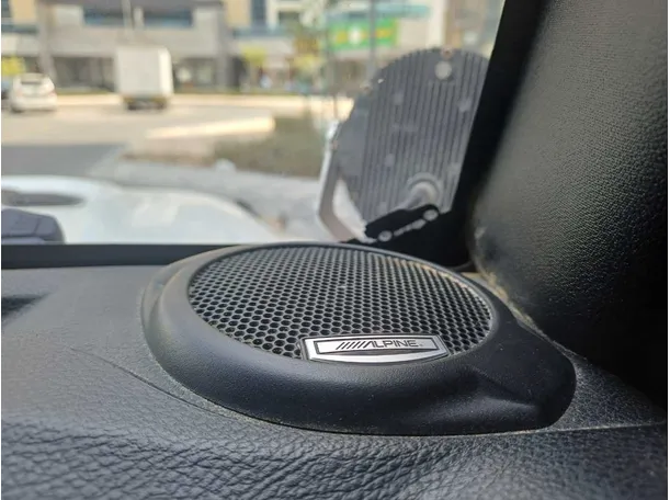 Car image 22