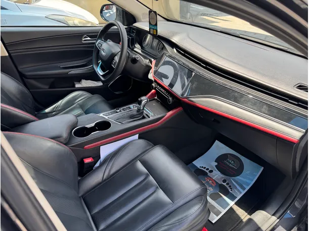 Car image 9
