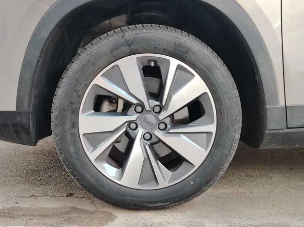 Car image 10