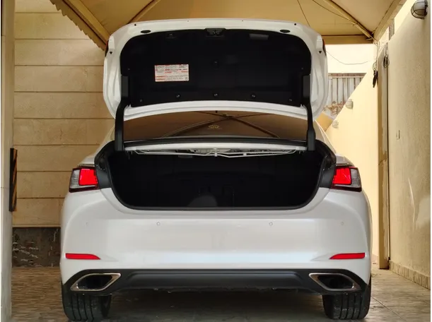 Car image 28