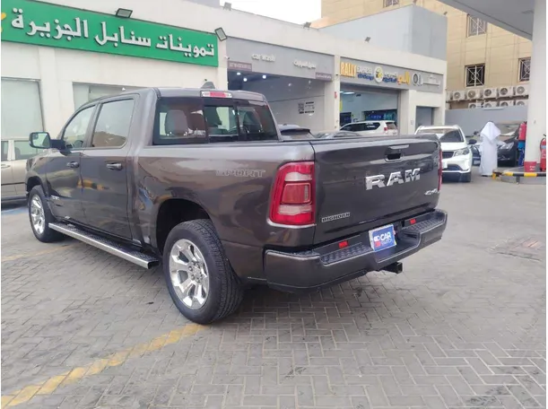 Car image 7