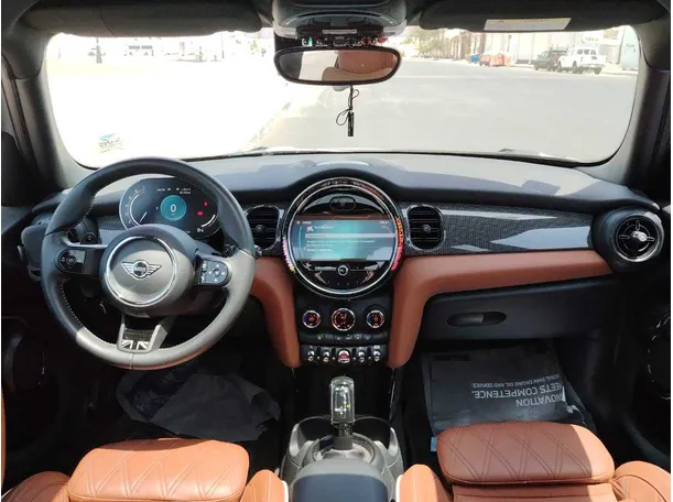 Car image 19