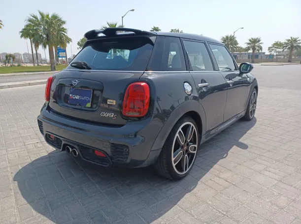 Car image 5