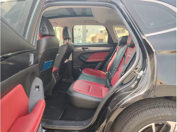Car image 15