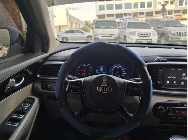 Car image 17