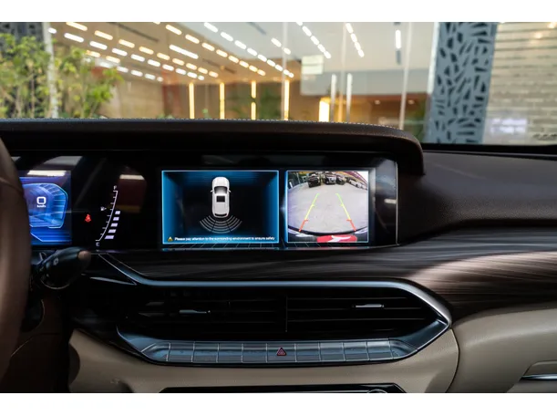 Car image 11