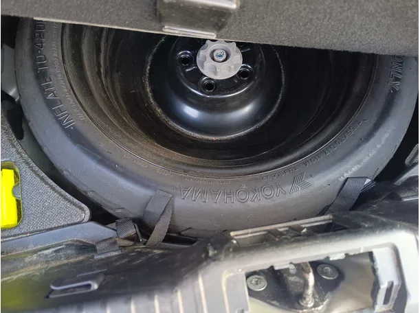 Car image 38
