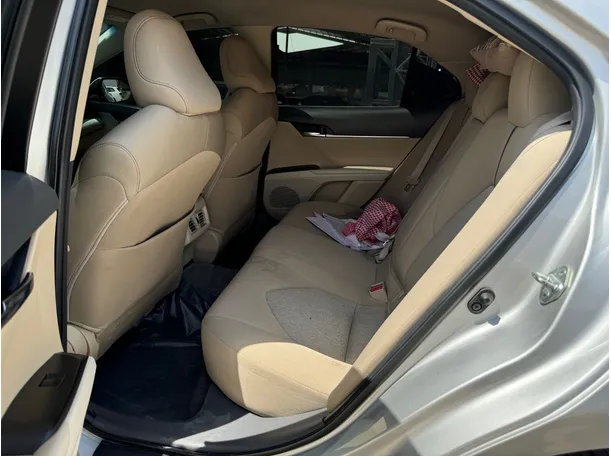 Car image 18