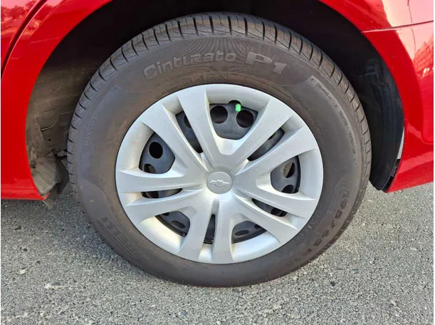 Car image 9