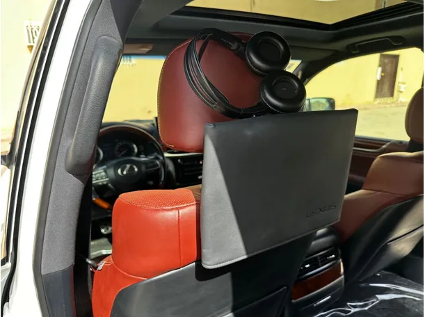 Car image 34