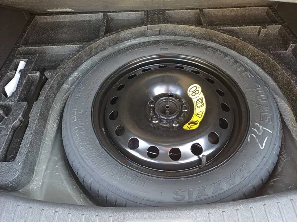 Car image 22