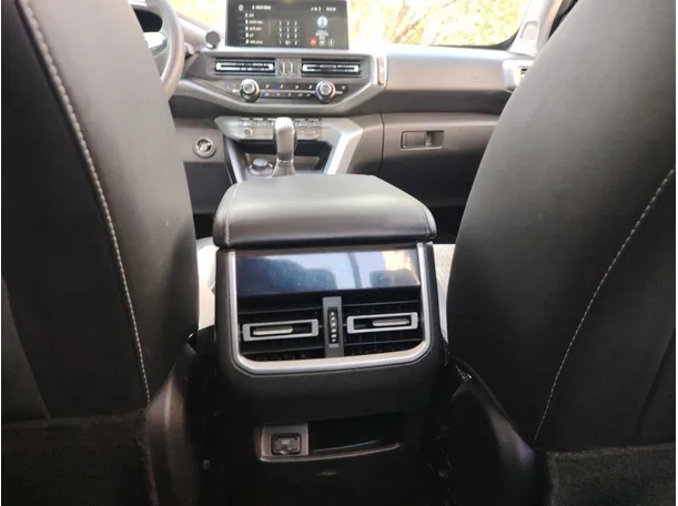 Car image 27