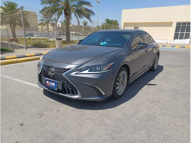 2023 Lexus ES300h in Dammam