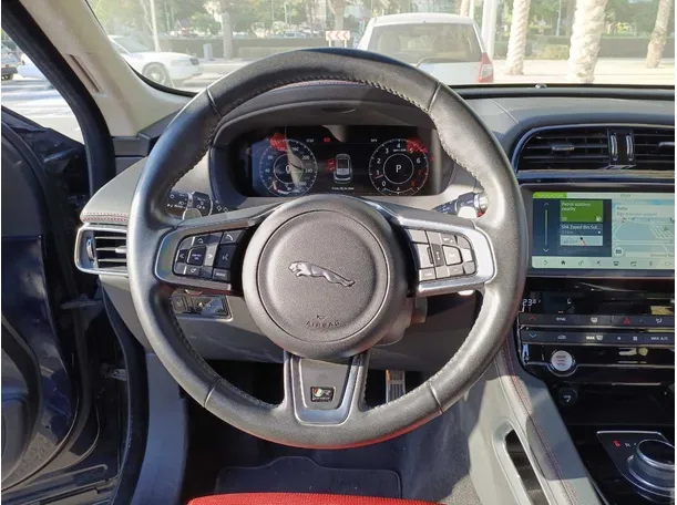 Car image 14