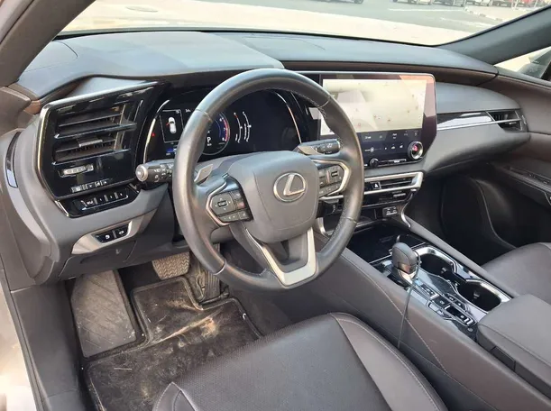 Car image 11