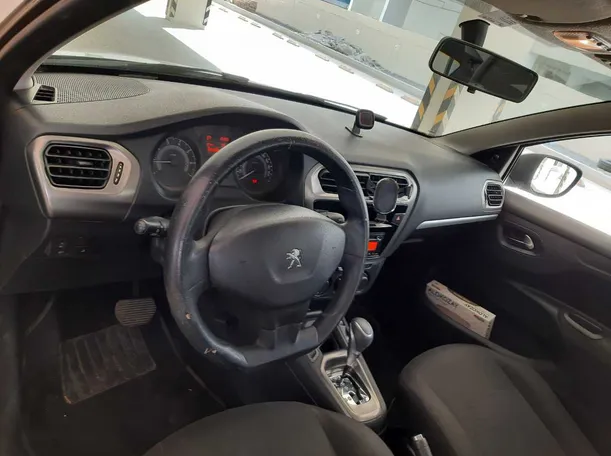 Car image 11